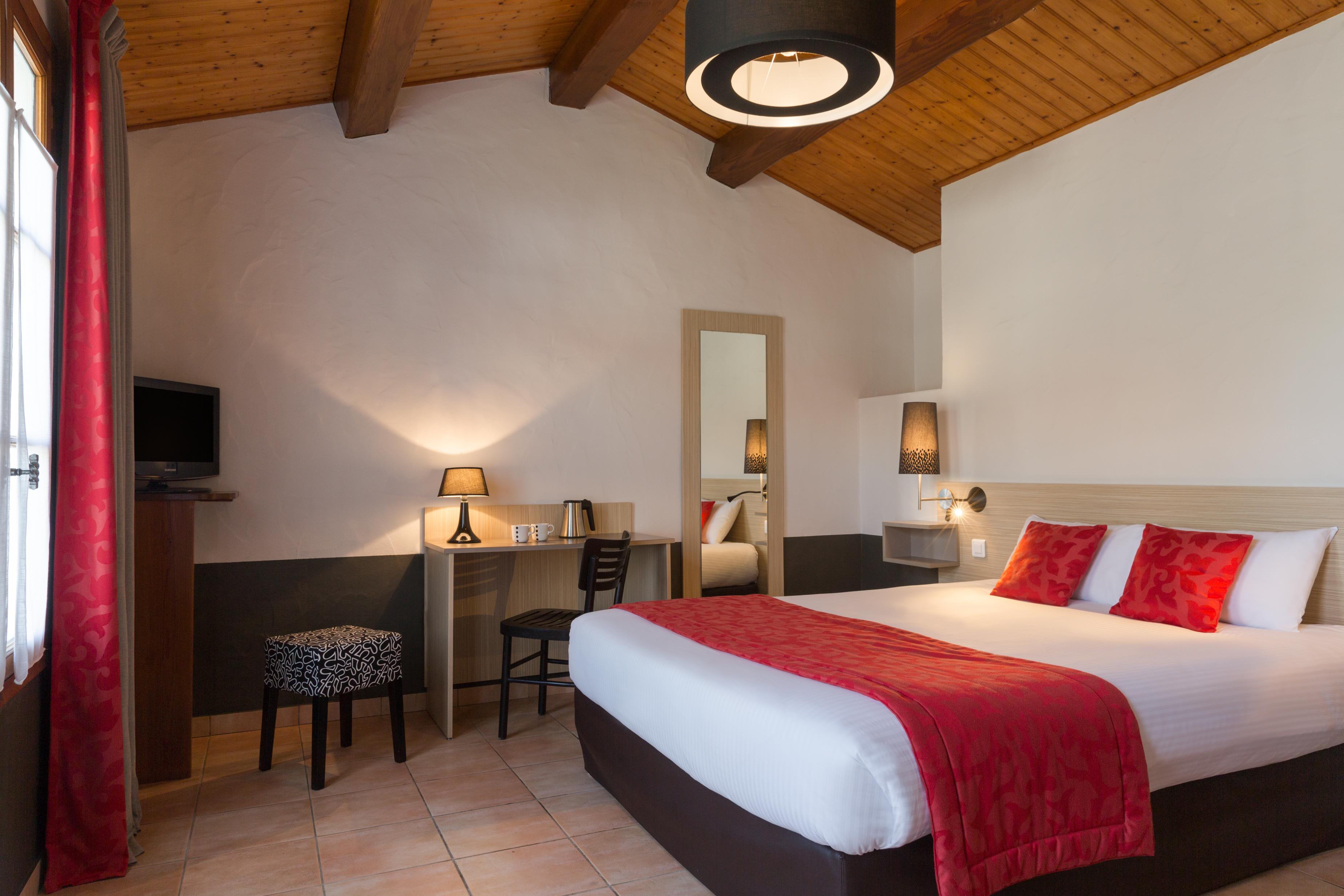 Hotel Domaine Le Martinet, The Originals Relais Bouin  Exterior foto