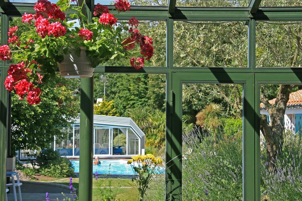 Hotel Domaine Le Martinet, The Originals Relais Bouin  Exterior foto